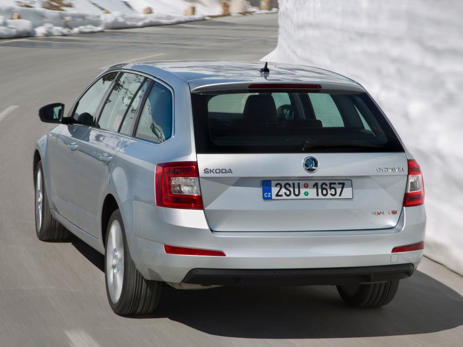  Skoda Octavia Combi 4x4 2013 года  (фото 14 из 23)